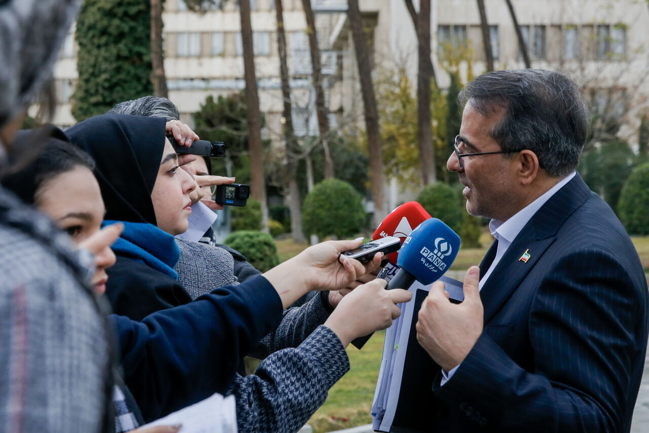 اعضای هیأت دولت در جمع خبرنگاران