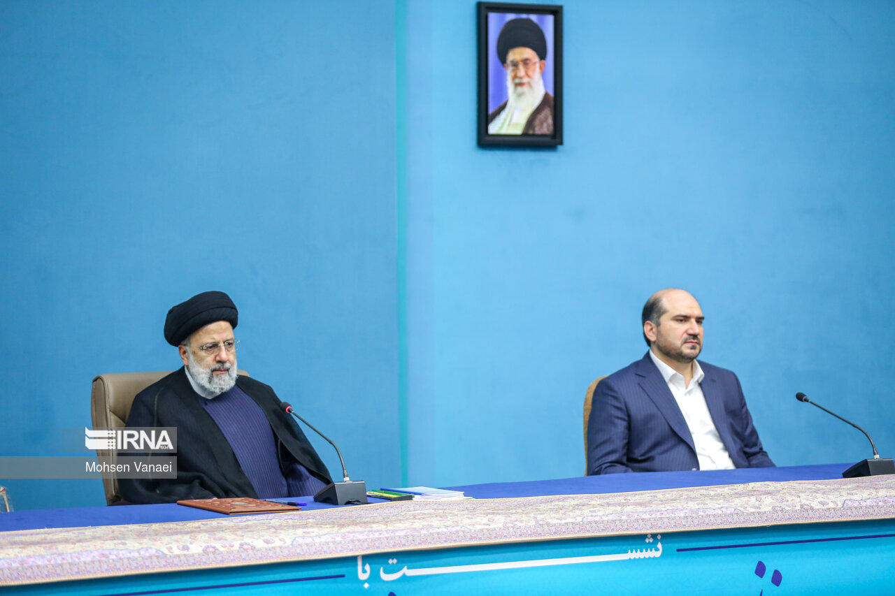 نشست مسئولان و حلقه های میانی تولید و اقتصاد مردمی با رئیس جمهور
