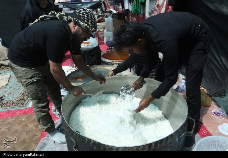 خدمت رسانی در قلب مسیر پیاده روی