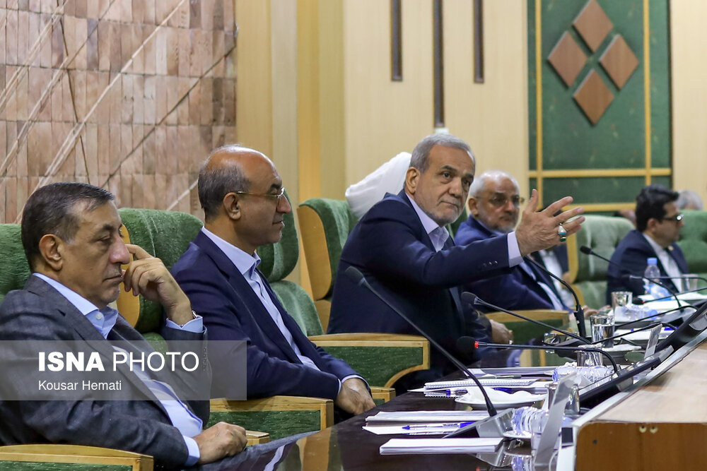 نشست رئیس جمهور با نخبگان، فرهیختگان و فعالان فرهنگی کرمانشاه