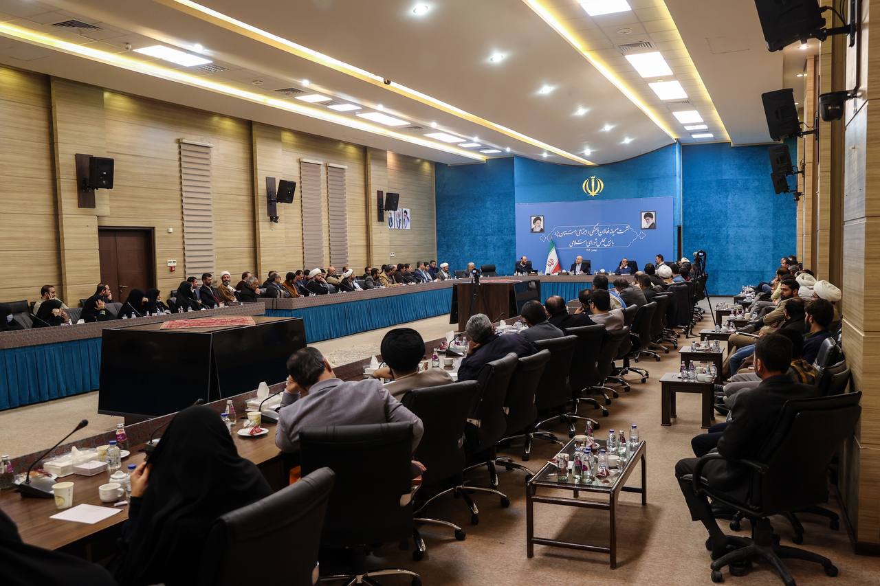 نشست صمیمانه فعالان فرهنگی و اجتماعی استان یزد با قالیباف