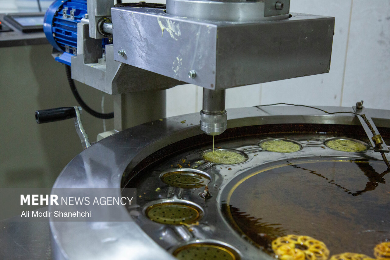 ضیافت زولبیا و بامیه در مشهد