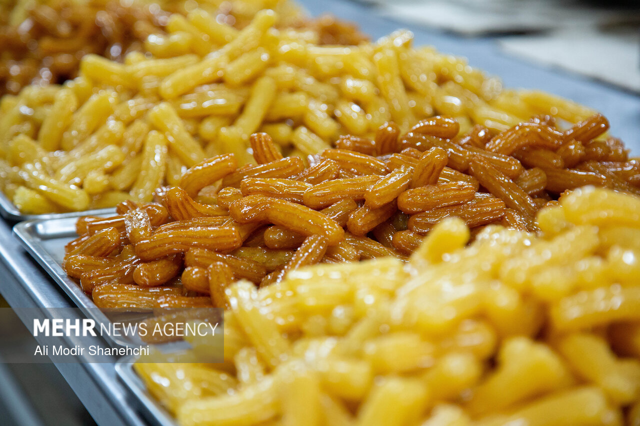 ضیافت زولبیا و بامیه در مشهد