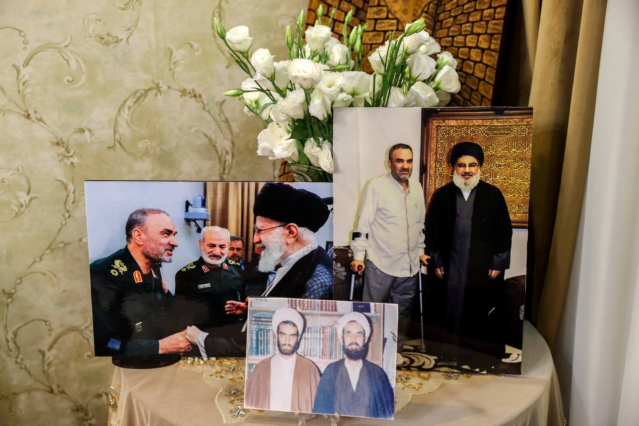 حضور قالیباف در منزل سرلشکر شهید حسن محققی جانشین فقید سازمان اطلاعات سپاه
