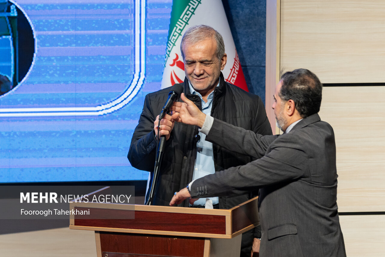 نشست رئیس جمهور با فناوران و نخبگان دانش‌بنیان