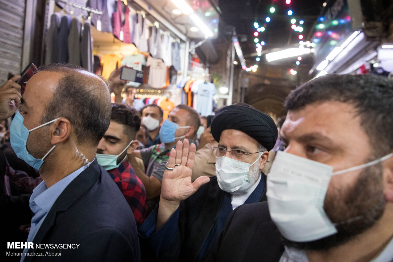 حضور آیت الله رئیسی در بازار تهران