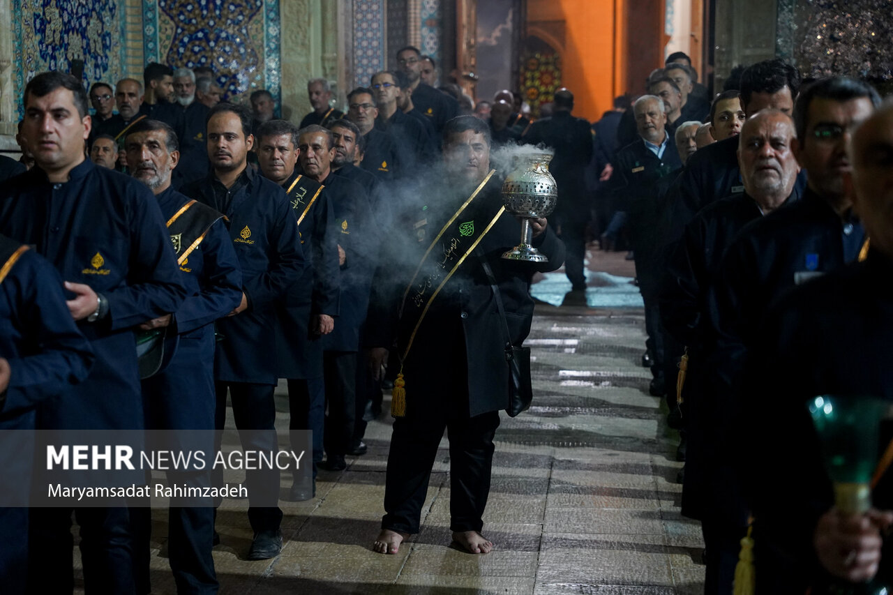 لاله گردانی در حرم شاهچراغ 