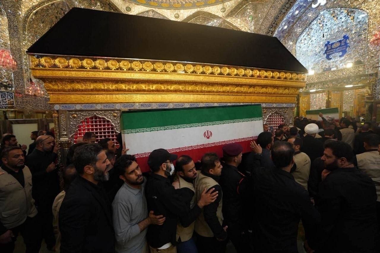 اقامۀ نماز بر پیکر خانوادۀ رهبر شهید ایران