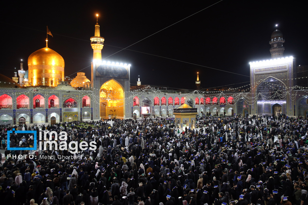 احیای شب بیست و یکم رمضان در حرم امام رضا (ع)