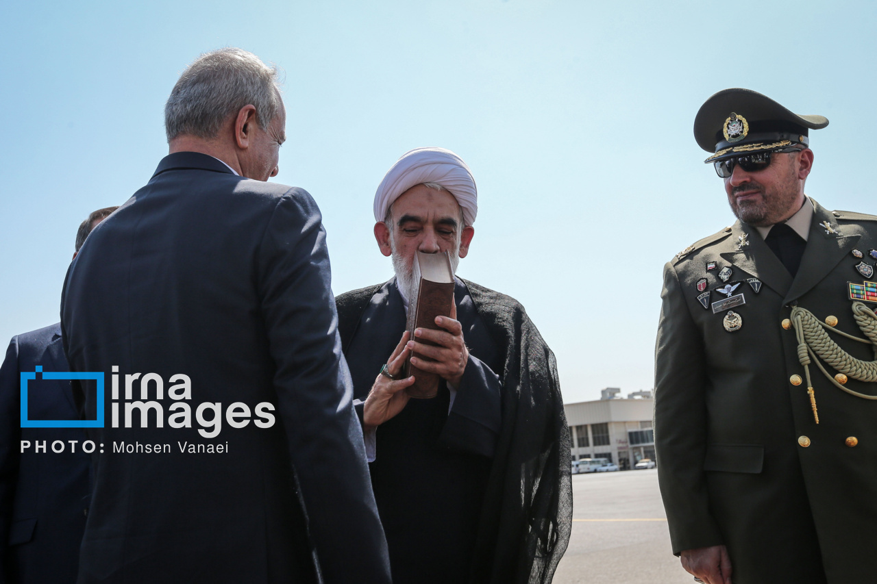 تصاویر بدرقه رئیس‌جمهور در سفر به پاکستان