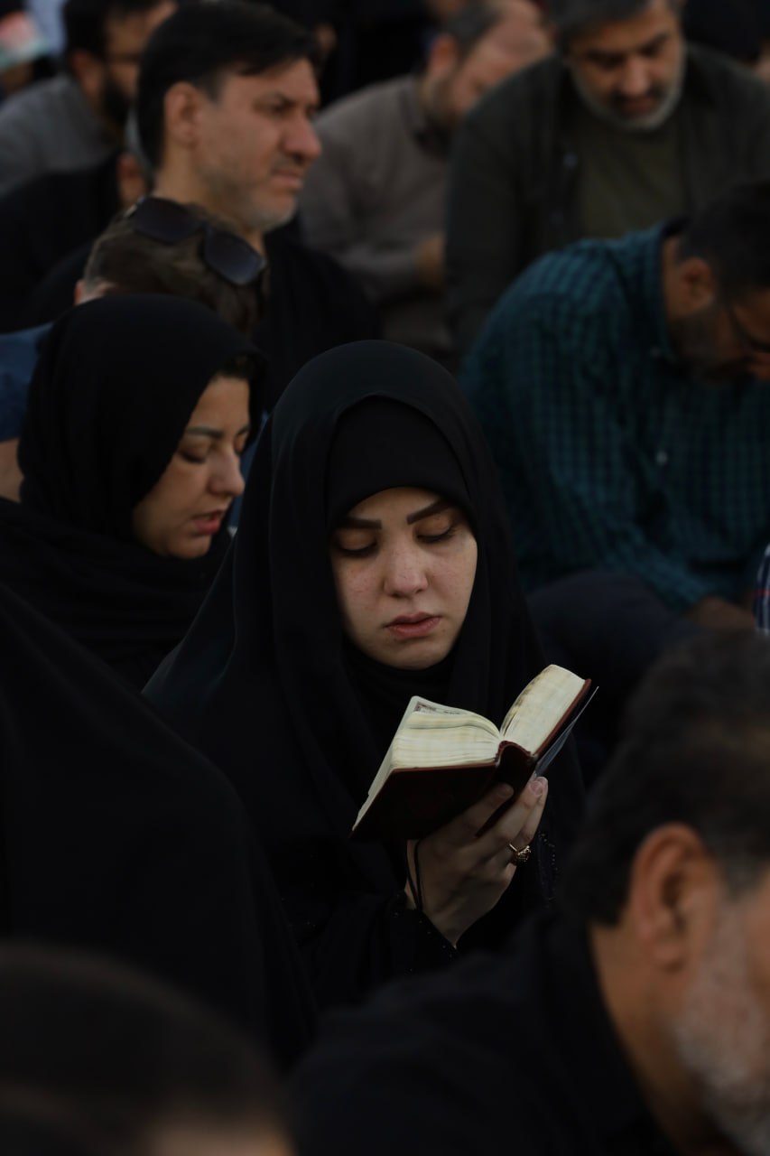 مراسم دعای عرفه در میدان انقلاب