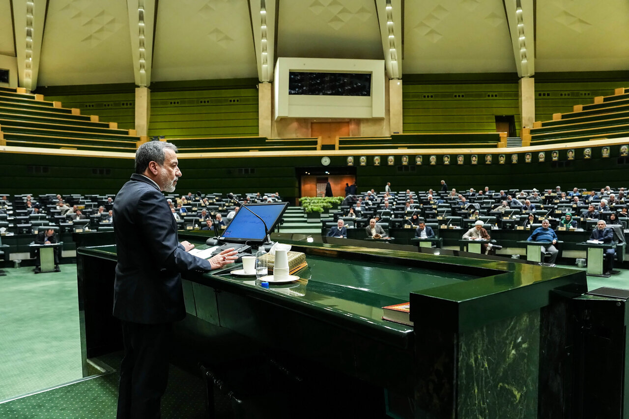 حضور امیر موسوی و عراقچی در جلسه غیرعلنی مجلس