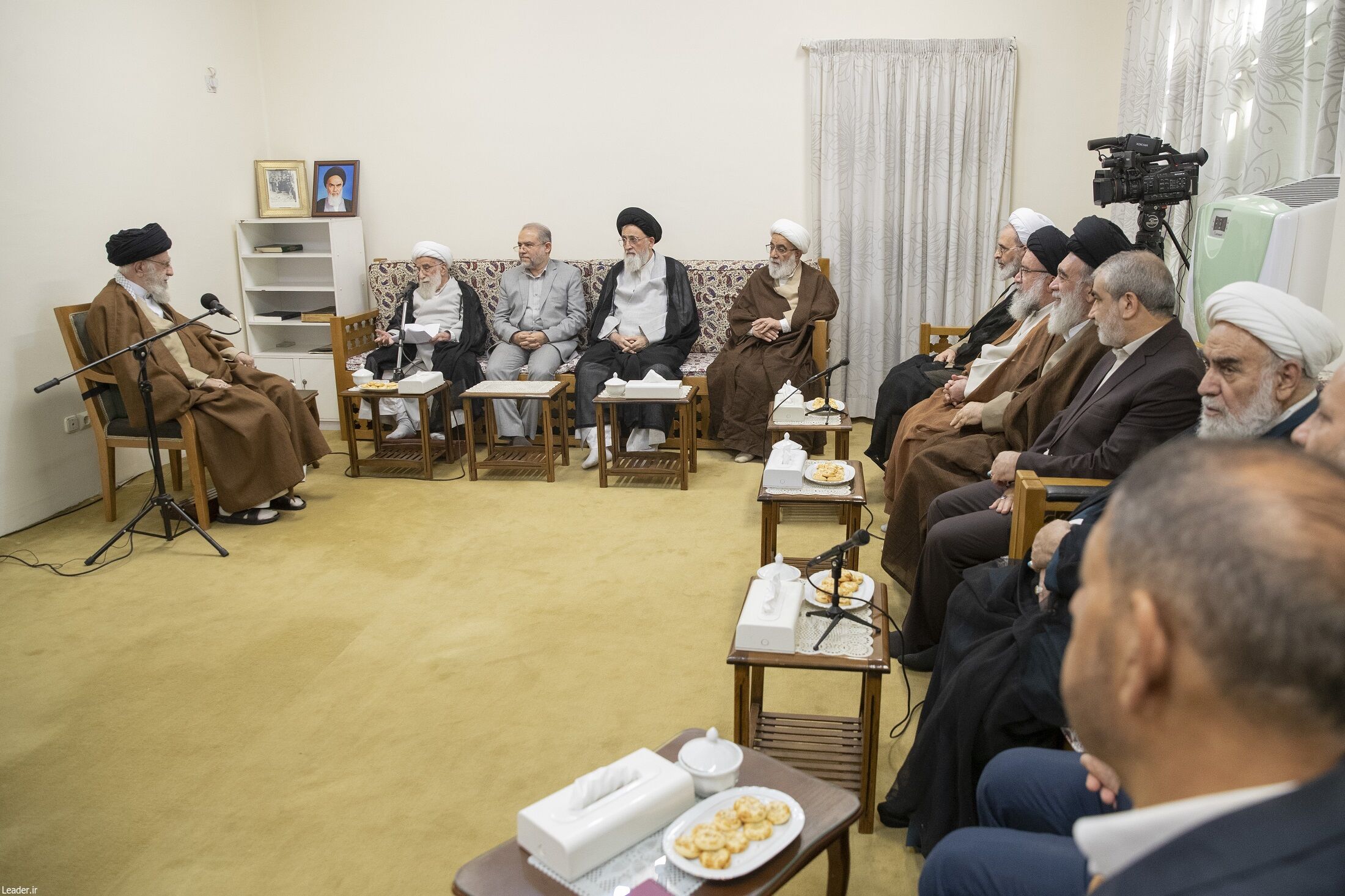 دیدار فقها و حقوقدانان شورای نگهبان با رهبر انقلاب