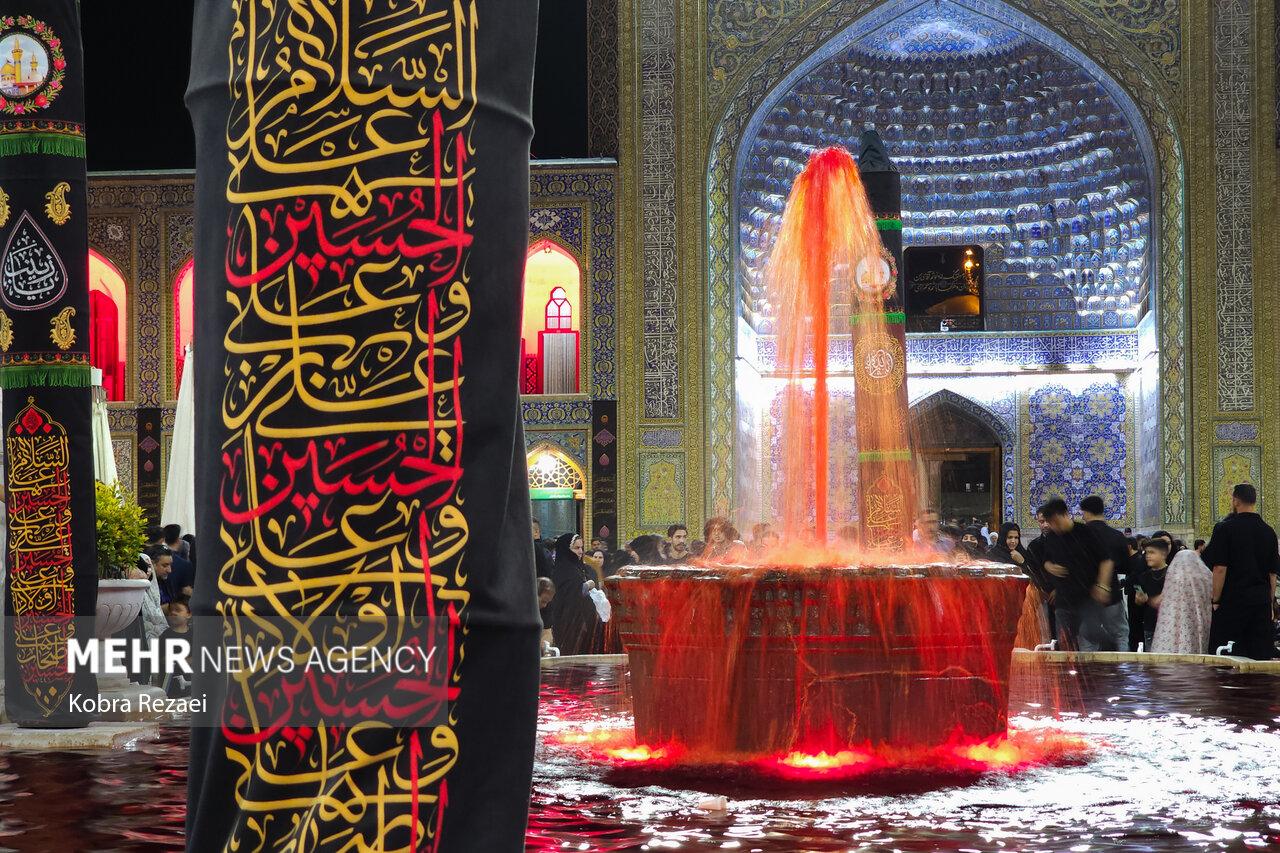 شب عاشورای حسینی در حرم مطهر امام رضا(ع)