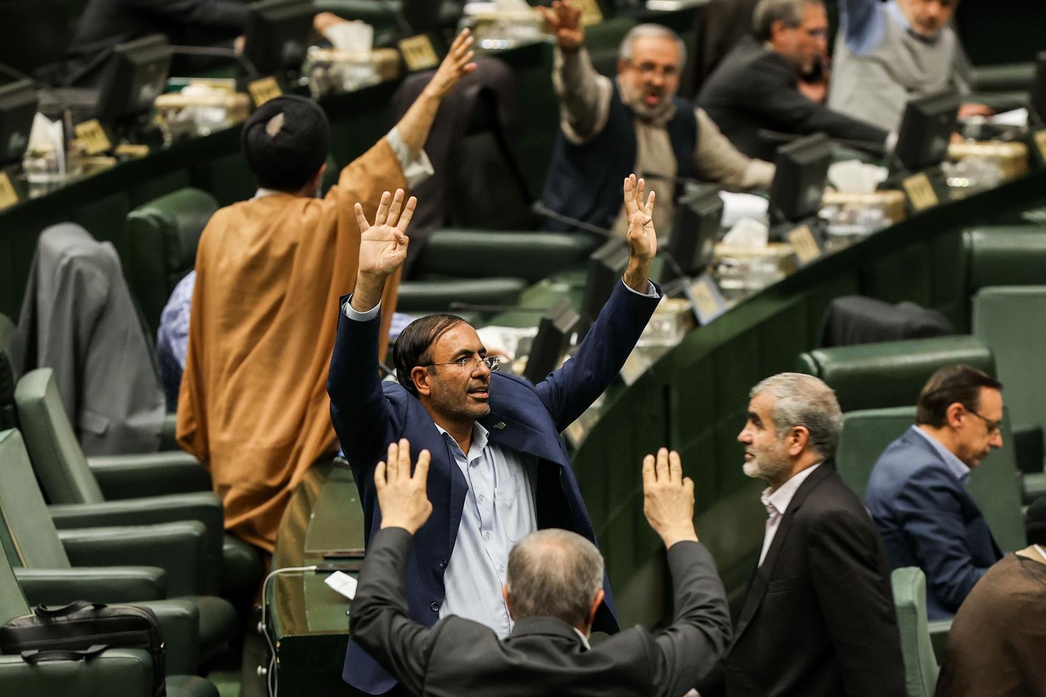 نشست بررسی برنامه هفتم توسعه در صحن علنی مجلس شورای اسلامی