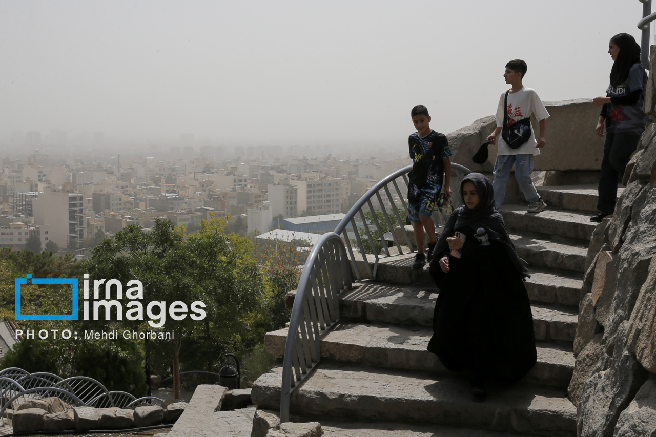 گرد و غبار در آسمان مشهد