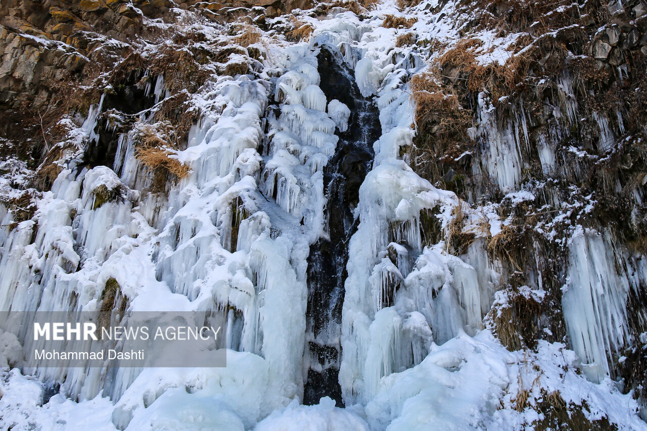 آبشار یخ زده «سردابه» اردبیل
