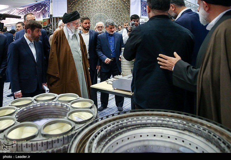 بازدید رهبر انقلاب از نمایشگاه توانمندی‌های بخش خصوصی