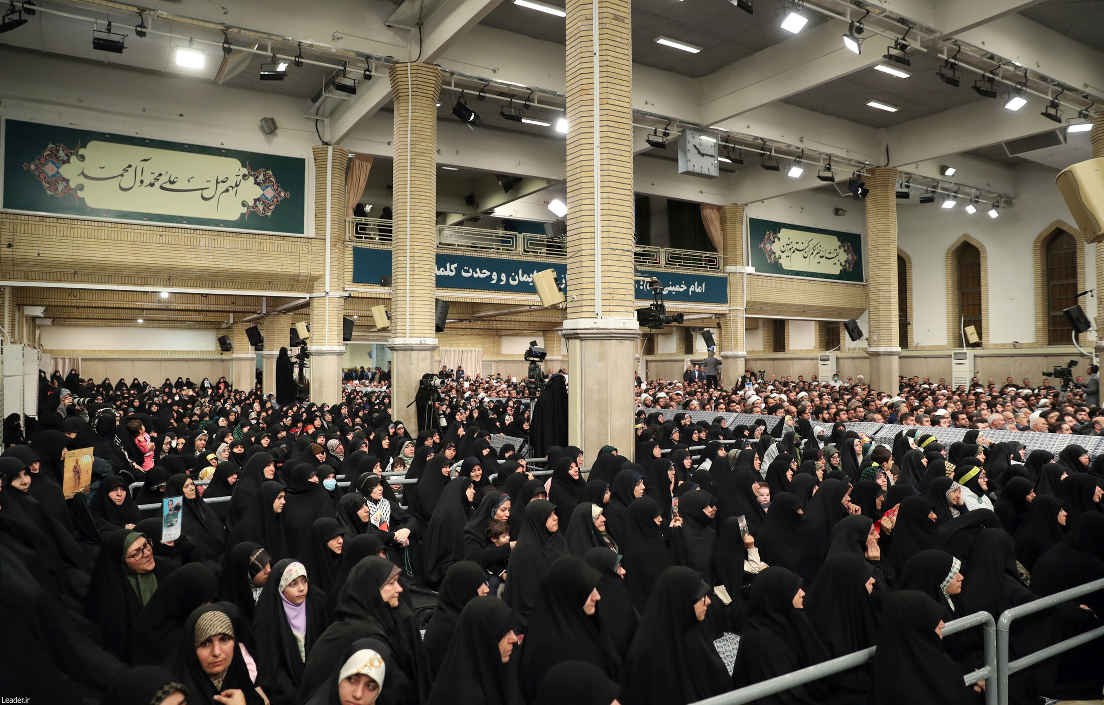 دیدار مردم با رهبر انقلاب