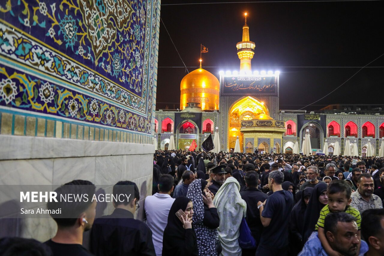 شب شهادت امام رضا(ع) در حرم مطهر رضوی