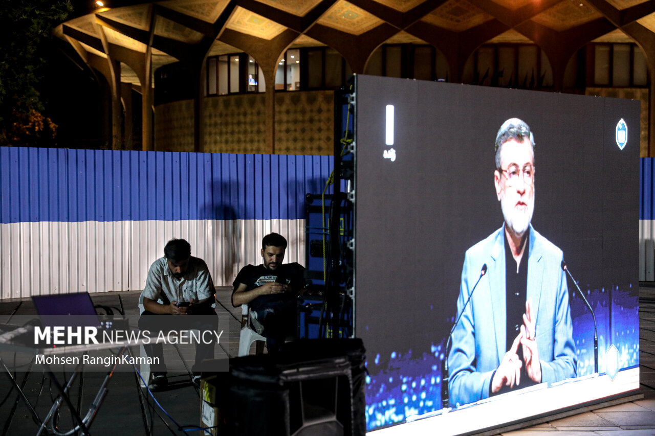 پخش سومین مناظره انتخاباتی در پارک دانشجو