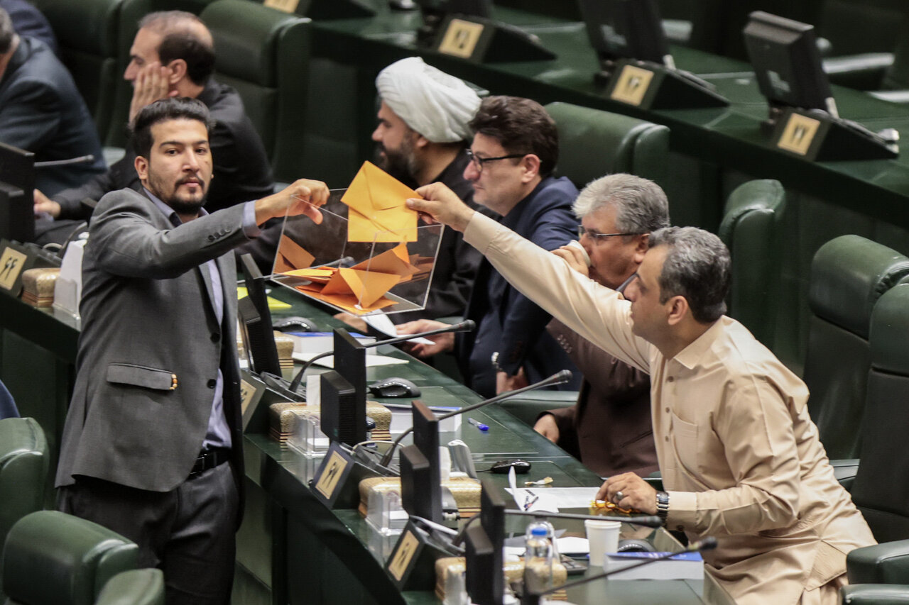 صحن علنی 25 تیرماه مجلس