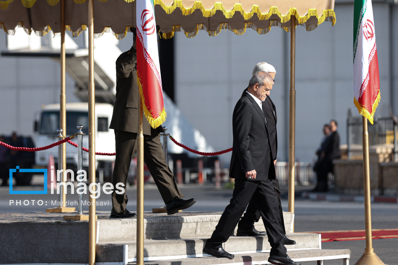 بدرقه رئیس‌جمهور به چین