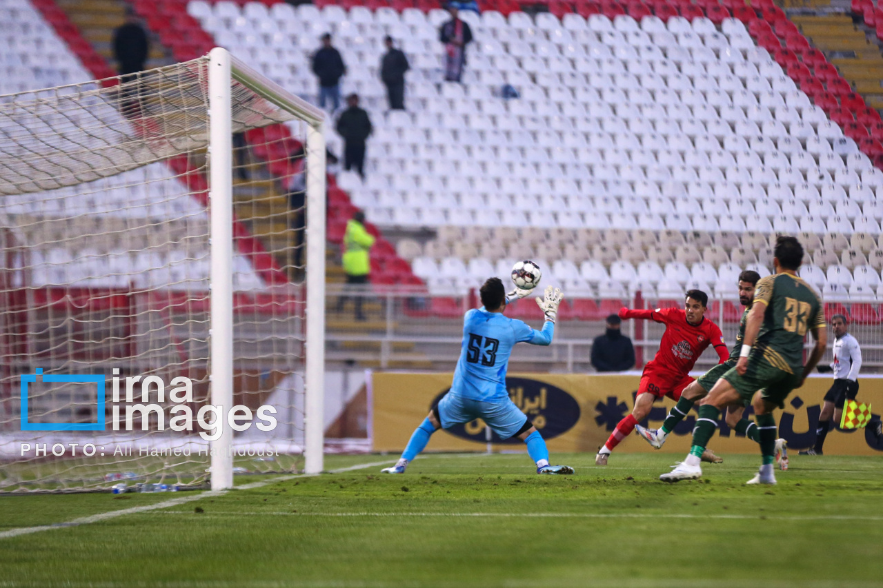 تصاویر عجیب از بازی تراکتور