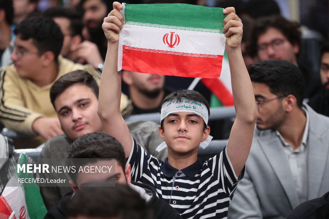 دیدار دانش‌آموزان و دانشجویان با رهبر انقلاب