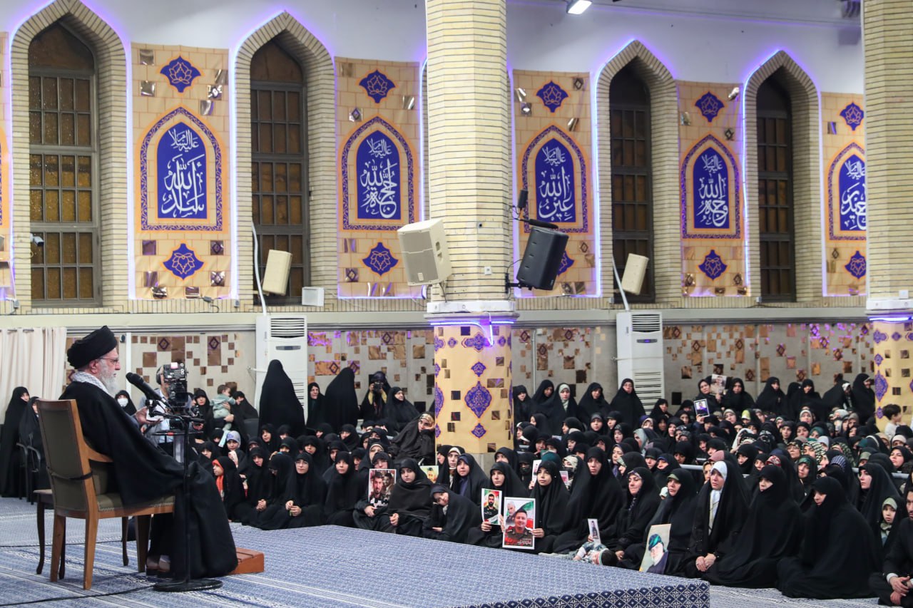 دیدار خانواده‌های شهدای اقتدار با رهبر انقلاب