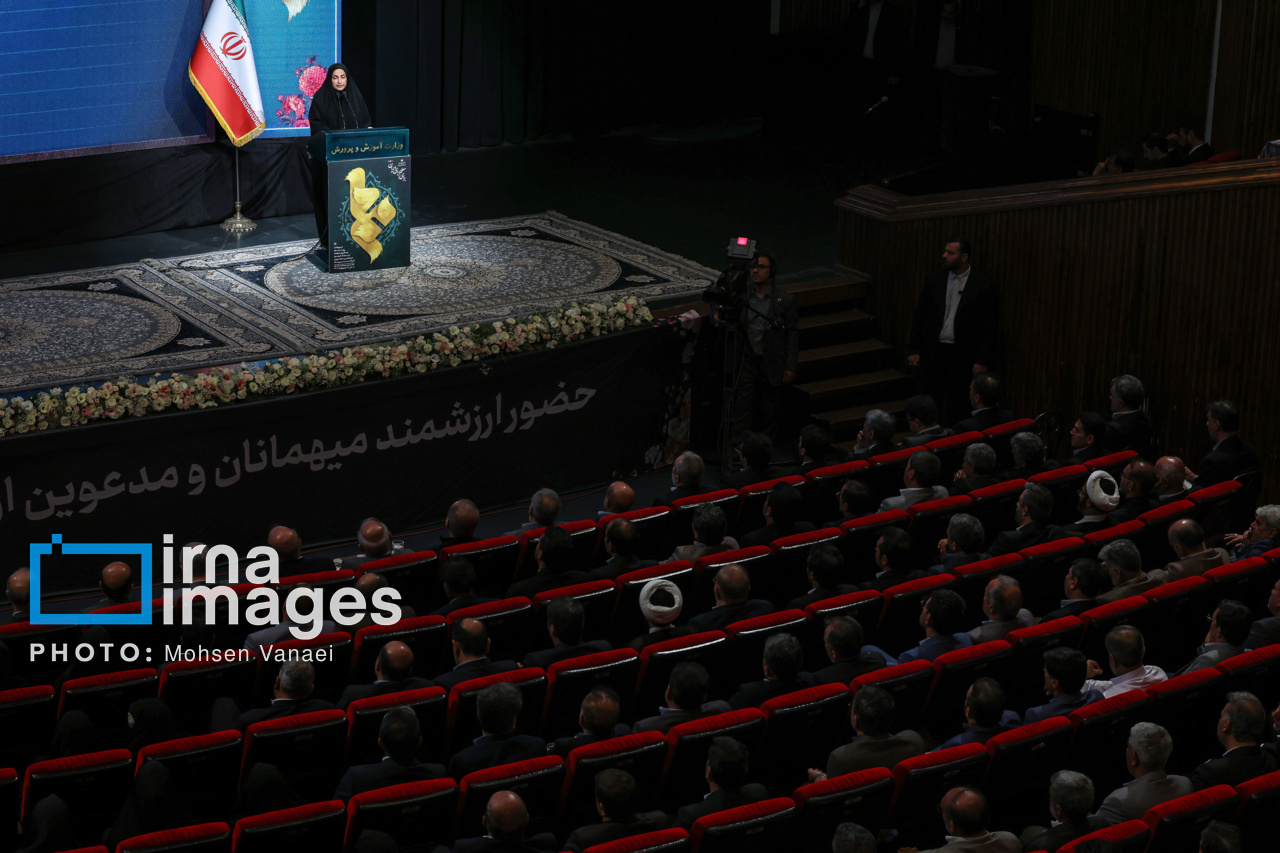 تجلیل از معلمان نمونه کشوری با حضور رئیس جمهور