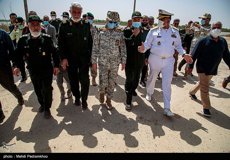 بازدید سرلشکر باقری از مناطق دفاعی جنوب