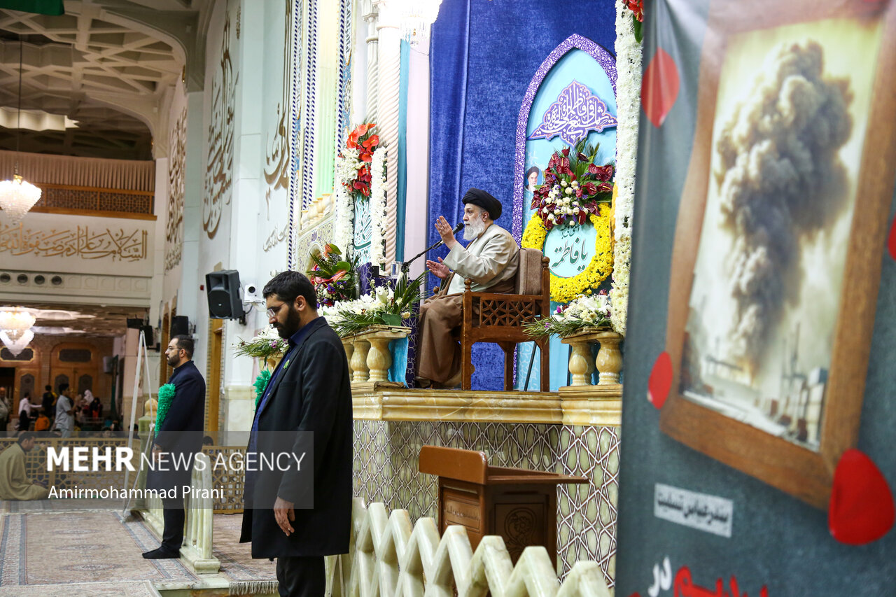بزرگداشت جان باختگان حادثه بندر شهید رجایی در حرم بانوی کرامت