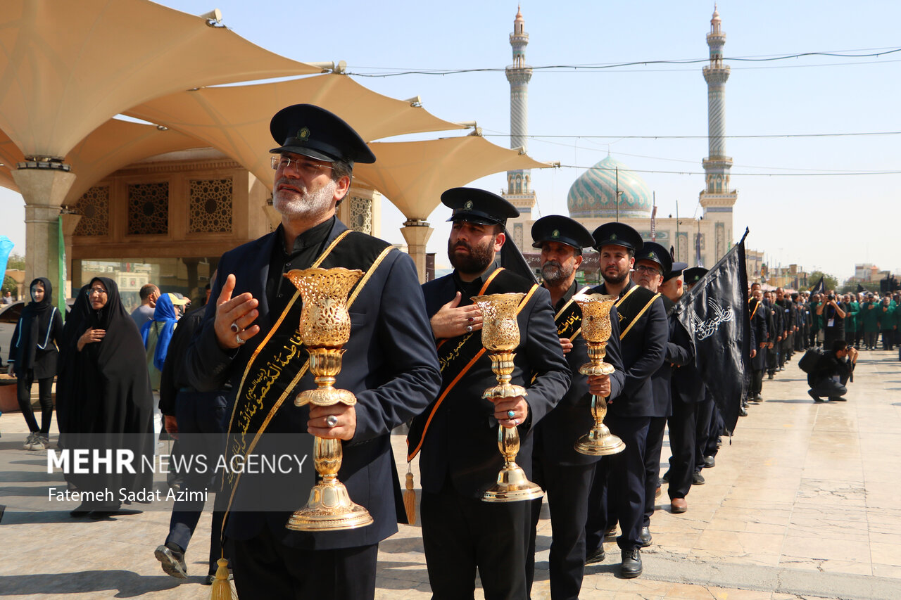 دسته عزای خادمان حرم بانوی کرامت در روز شهادت امام رضا(ع)