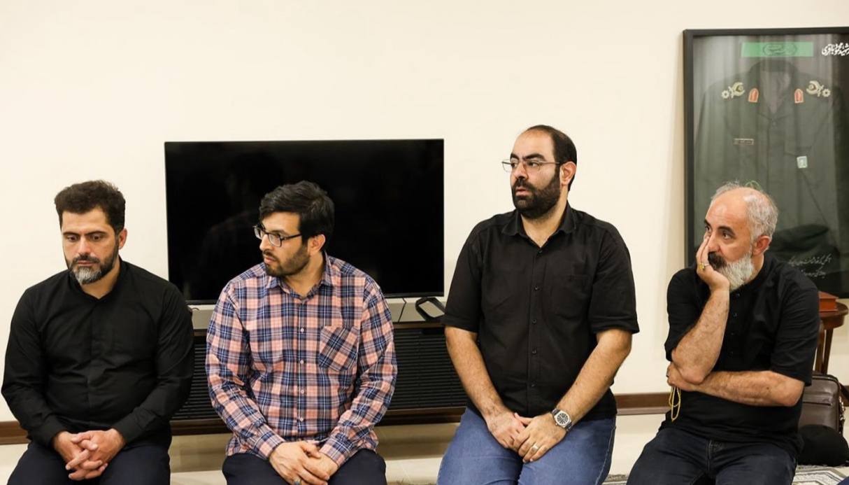 حضور اصحاب رسانه در منزل فرمانده گمنام موشکی