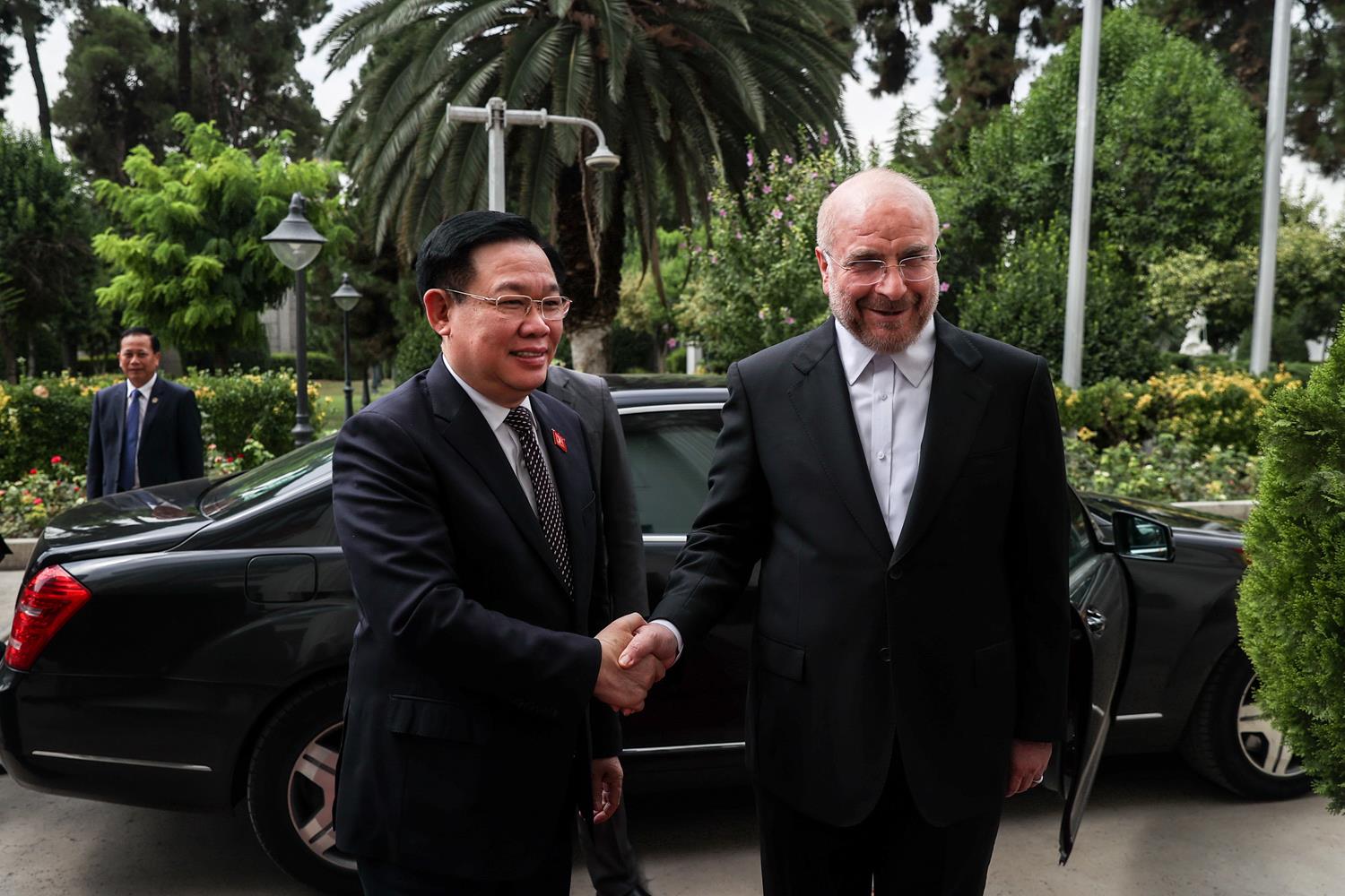 مراسم استقبال رسمی، دیدار رؤسای مجالس و نشست دوجانبه هیأت‌های ایران و ویتنام