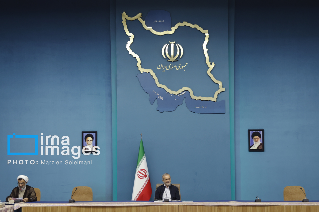 جلسه شورای عالی انقلاب فرهنگی