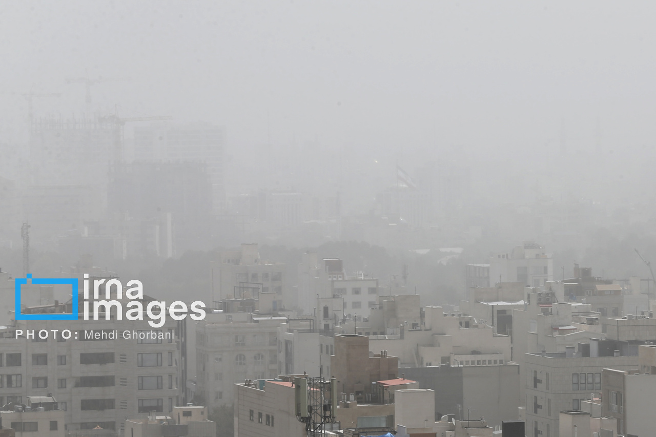 گرد و غبار در آسمان مشهد