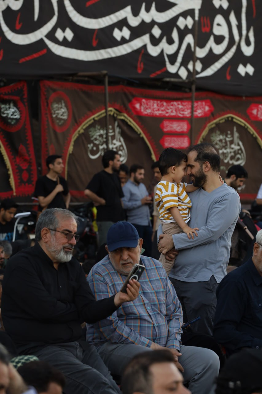 مراسم دعای عرفه در میدان انقلاب