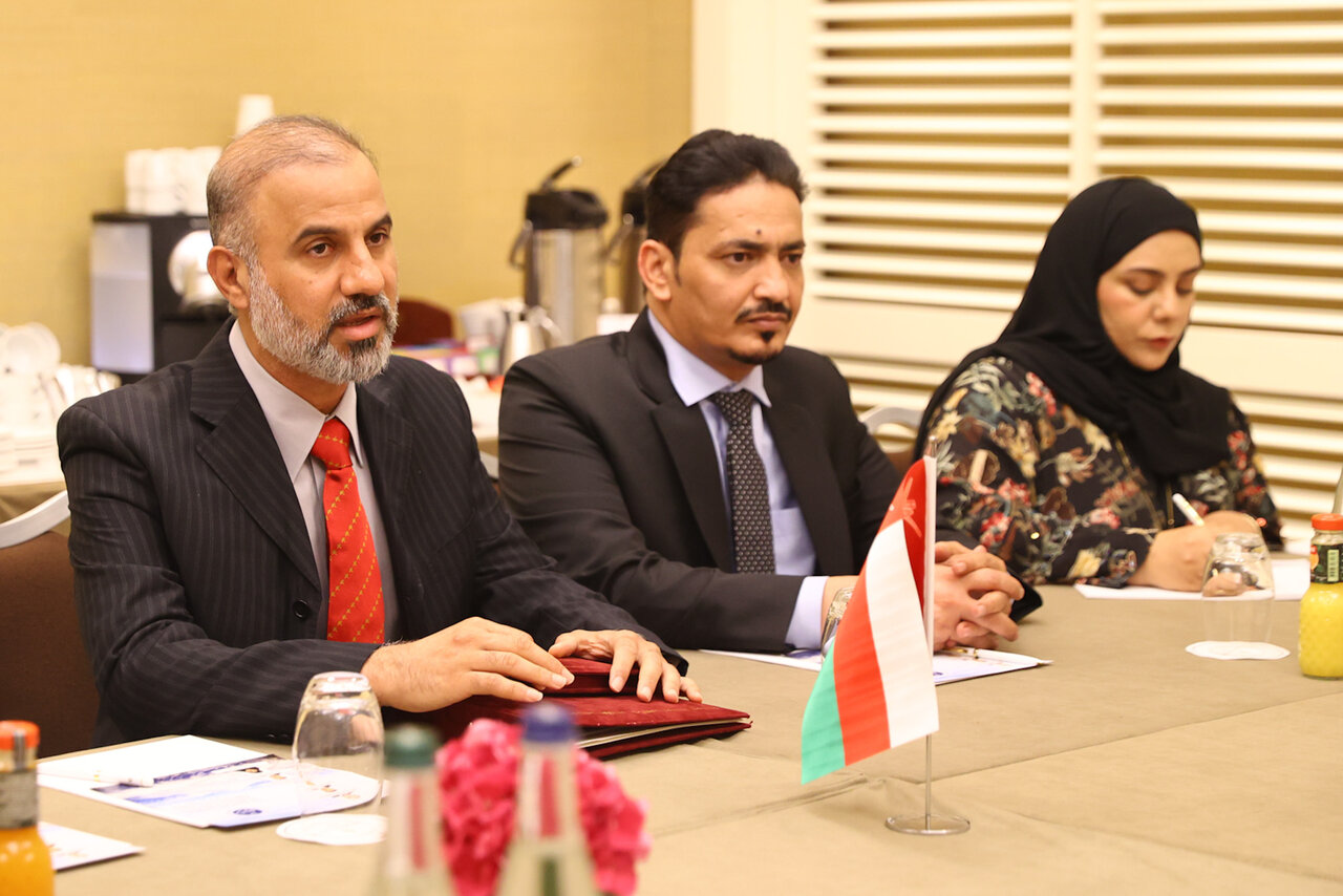 دیدار رئیس مجلس عمان با قالیباف