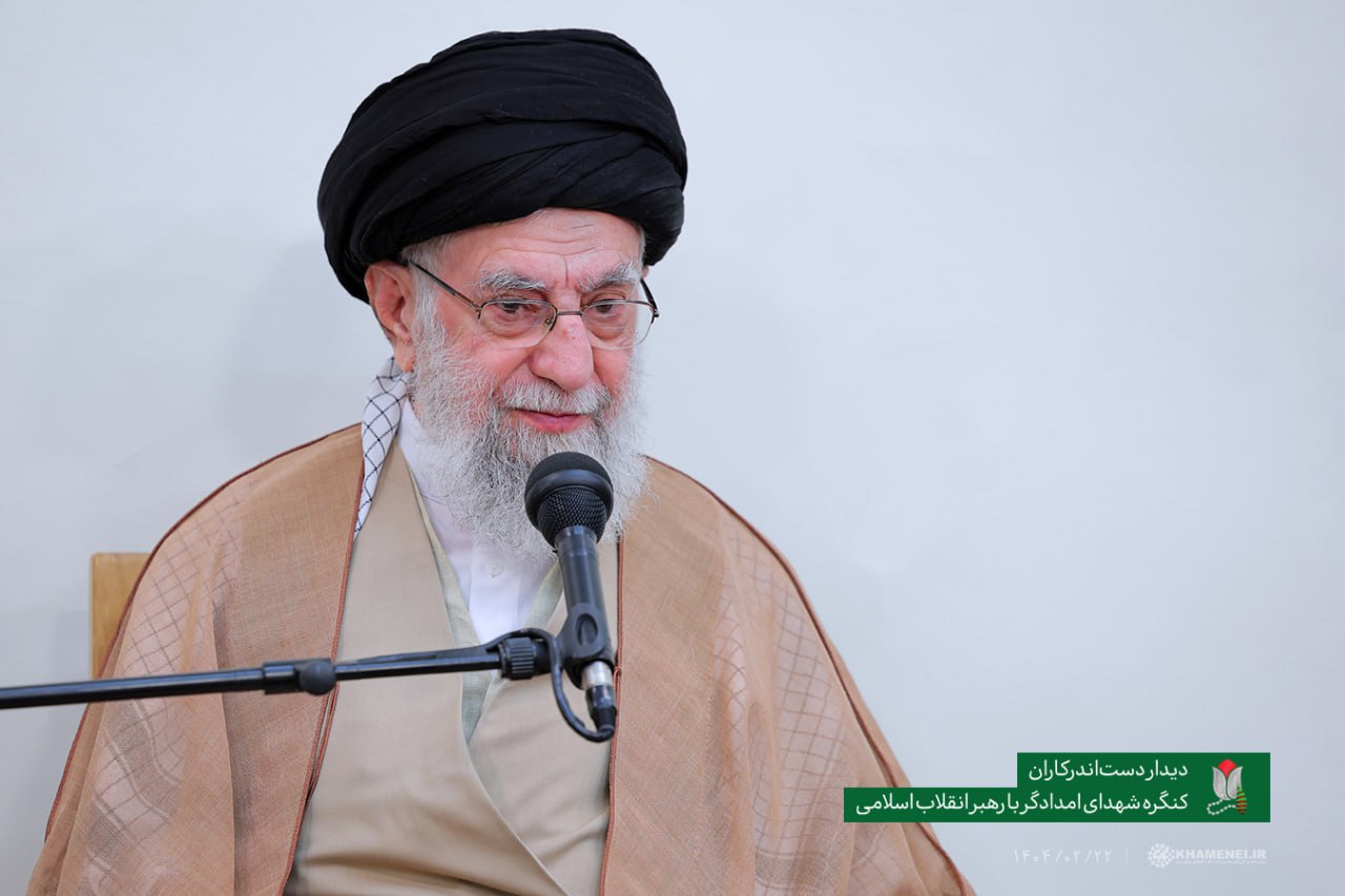 تصاویر دیدار اعضای ستاد برگزاری همایش ملّی بزرگداشت شهدای امدادگر با رهبر انقلاب