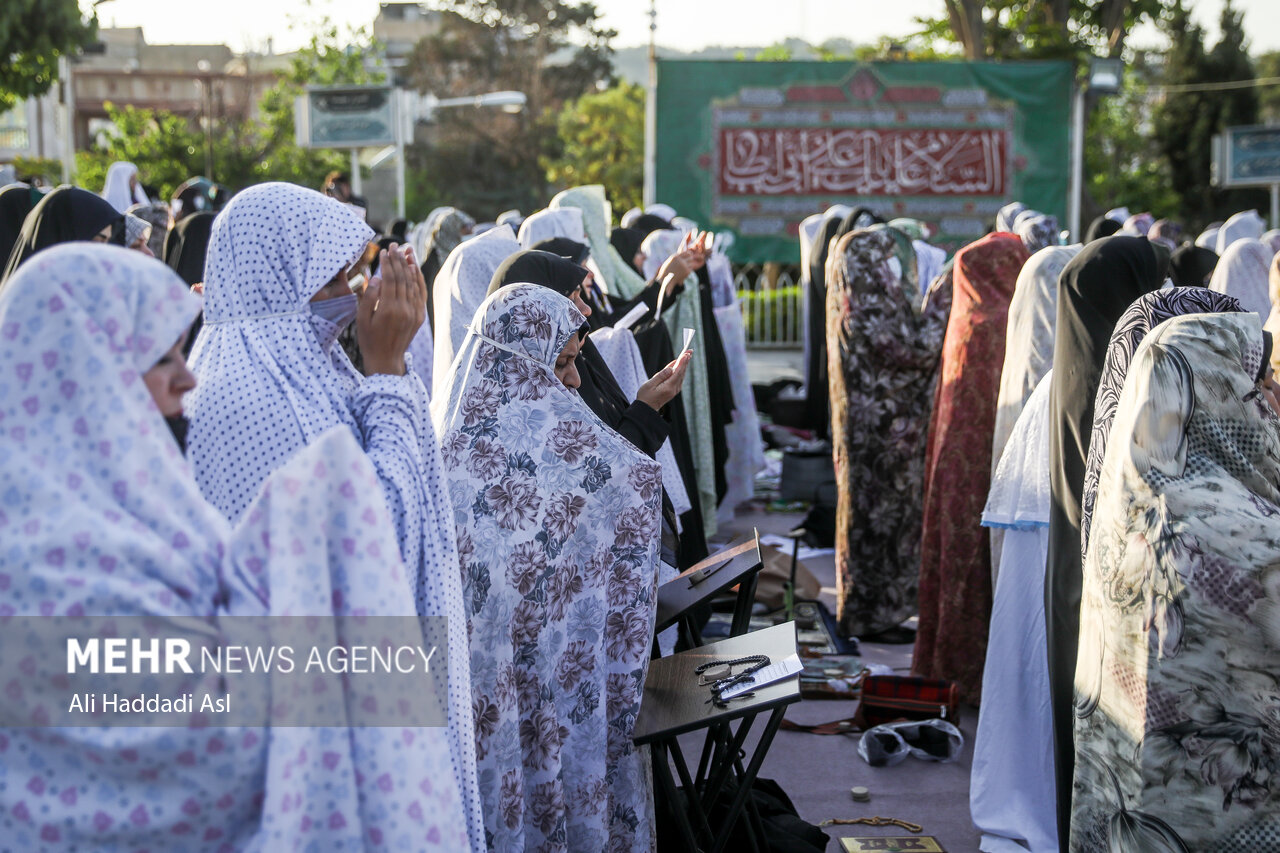 نماز عید فطر در امام زاده پنج تن لویزان