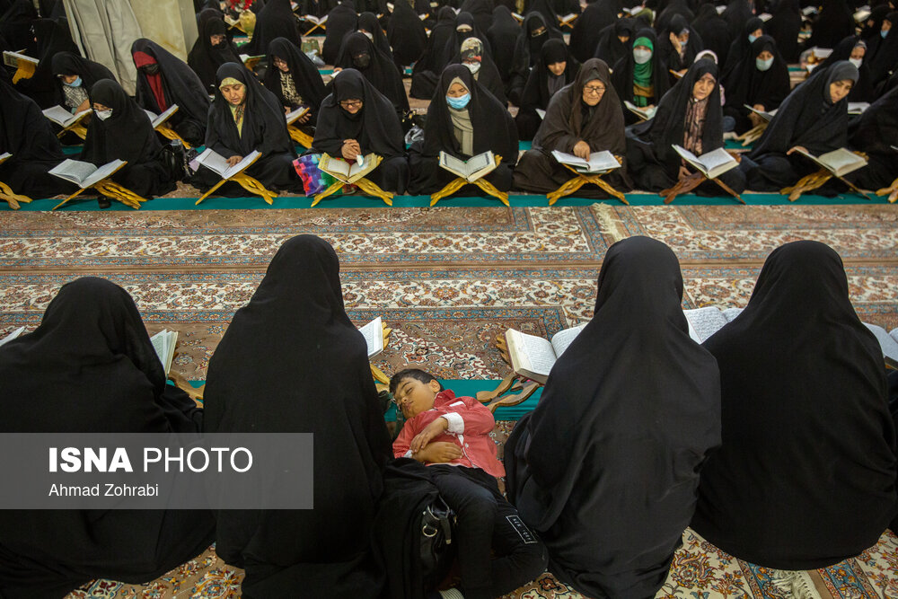 جزء خوانی قرآن کریم در حرم حضرت فاطمه معصومه