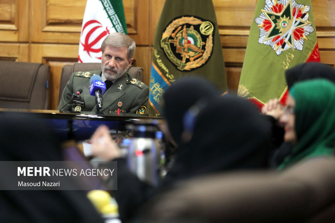 دیدار فرمانده کل ارتش با اعضای فراکسیون زنان مجلس