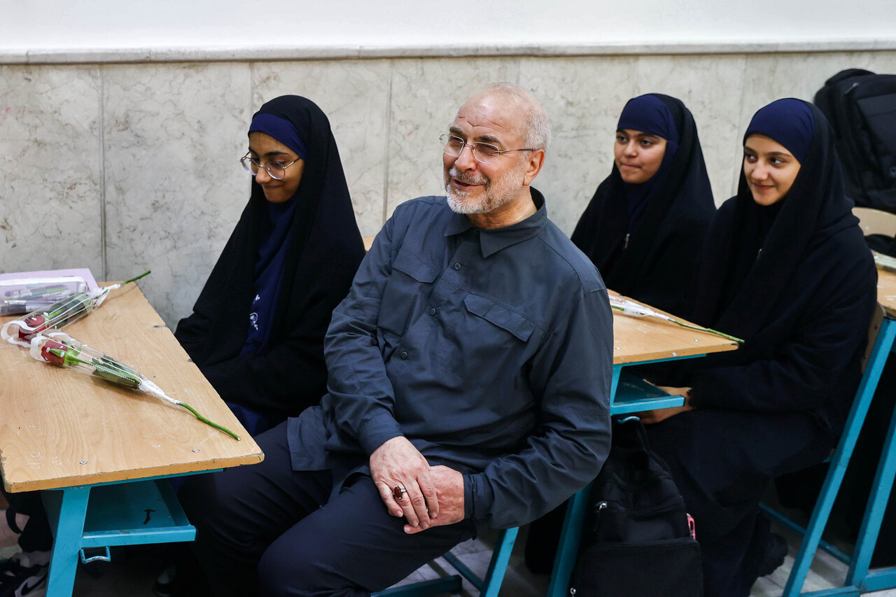 حضور قالیباف در مدرسه دخترانه فاطمیون تهران