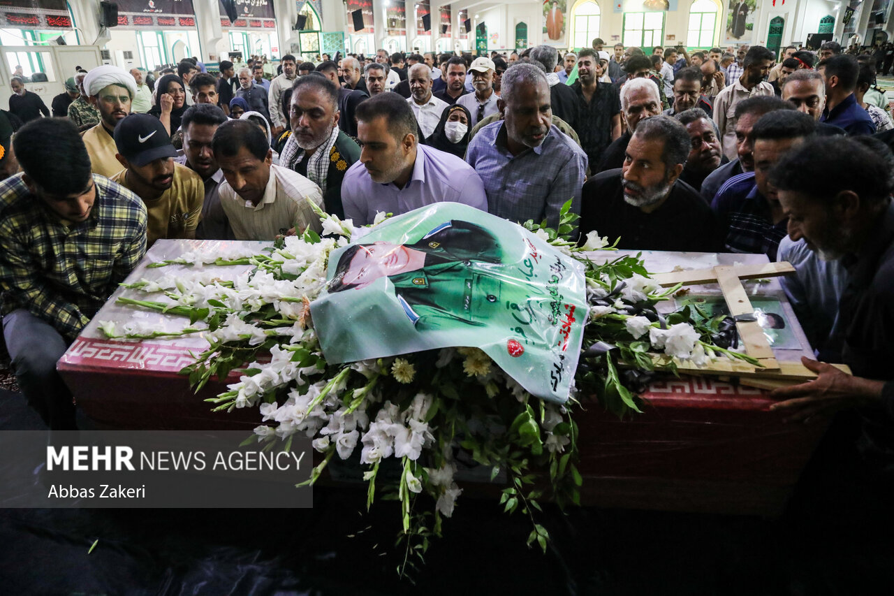 تشییع وتدفین پیکر شهید مدافع امنیت «عباس بیرقی فرد»
