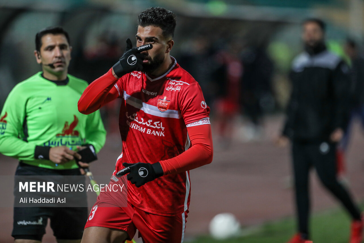 دیدار تیم های فوتبال پرسپولیس تهران و پیکان