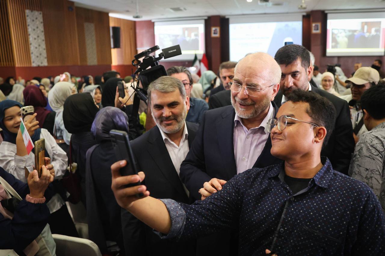 حضور قالیباف در جمع دانشجویان دانشگاه هدایةالله جاکارتا