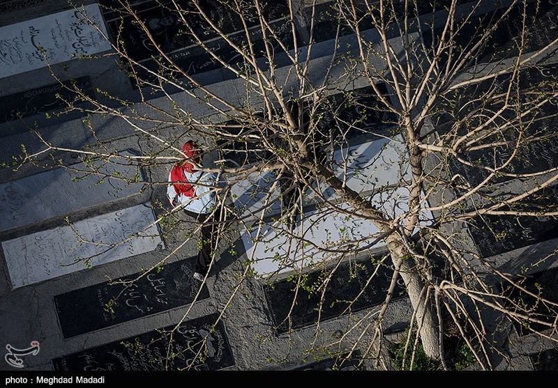 نماز عید سعید فطر در امامزاده پنج تن لویزان