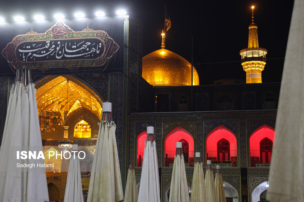 حرم مطهر رضوی در شب تاسوعای حسینی